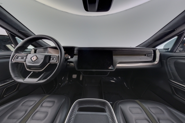 2024 Rivian R1S