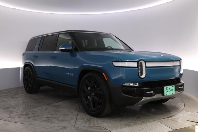 2024 Rivian R1S — photo 10 of 27