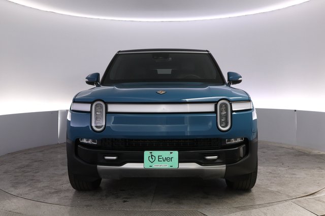 2024 Rivian R1S — photo 9 of 27