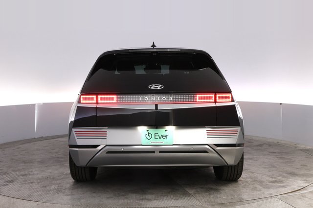 2024 Hyundai IONIQ 5 — photo 12 of 28