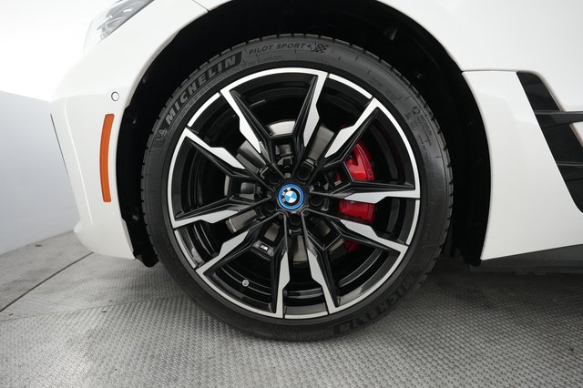 2024 BMW i4 — photo 15 of 25