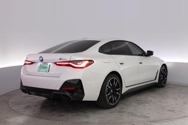 2024 BMW i4 — photo 2 of 25