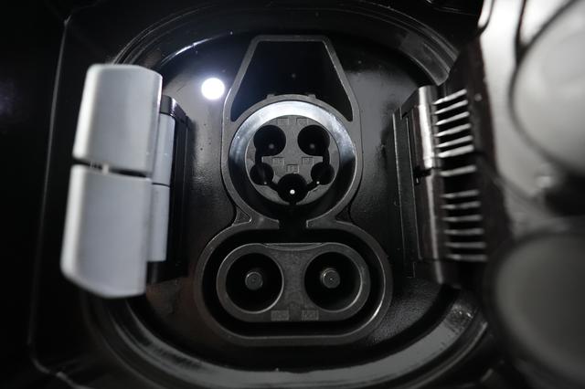 2024 BMW i4 — photo 8 of 25