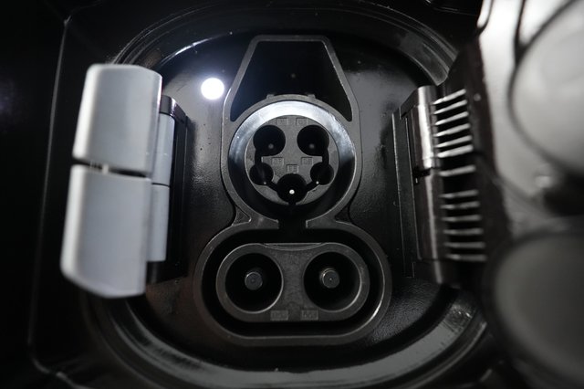 2024 BMW i4 — photo 8 of 25