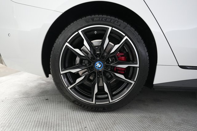 2024 BMW i4 — photo 17 of 25
