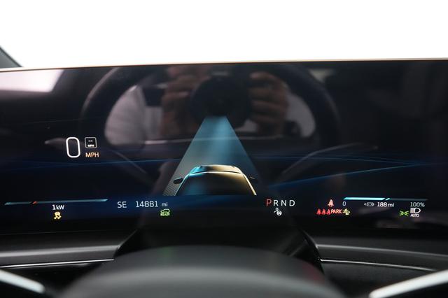 2024 Cadillac Lyriq — photo 5 of 19