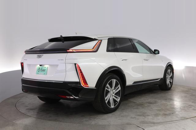 2024 Cadillac Lyriq — photo 2 of 19