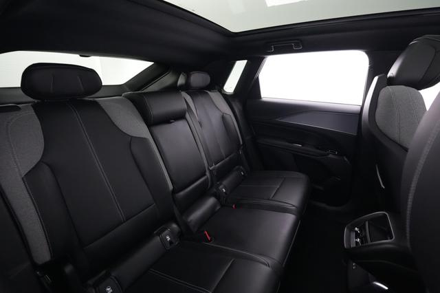 2024 Cadillac Lyriq — photo 4 of 19