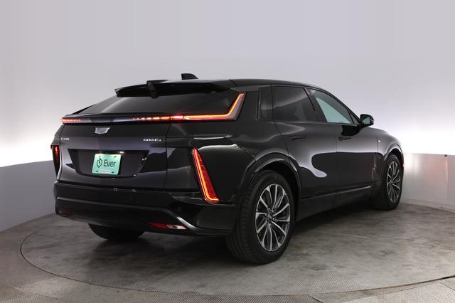 2024 Cadillac Lyriq — photo 2 of 25
