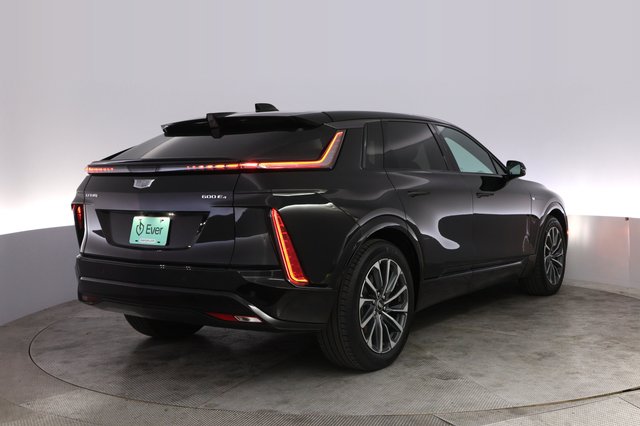 2024 Cadillac Lyriq — photo 2 of 25
