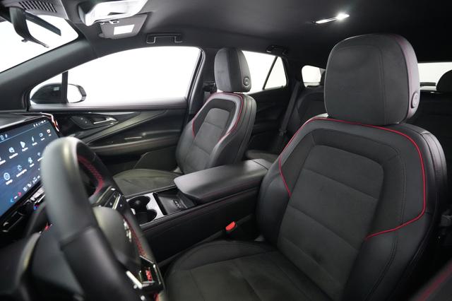 2024 Chevrolet Blazer EV — photo 3 of 26