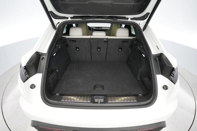 2024 Porsche Macan Electric — photo 6 of 22