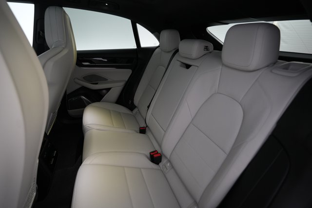 2024 Porsche Macan Electric — photo 19 of 22