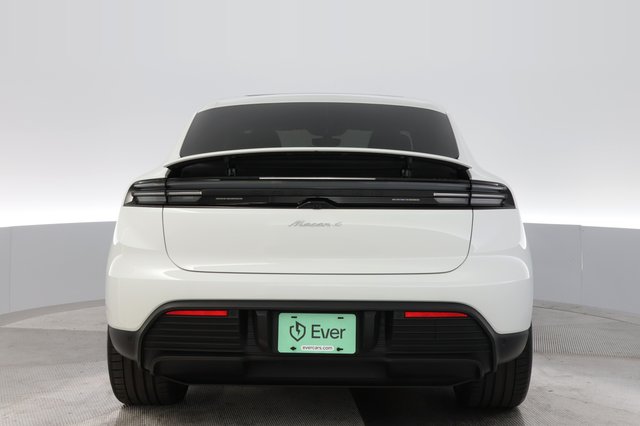 2024 Porsche Macan Electric — photo 12 of 22