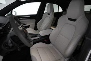 2024 Porsche Macan Electric — photo 3 of 22