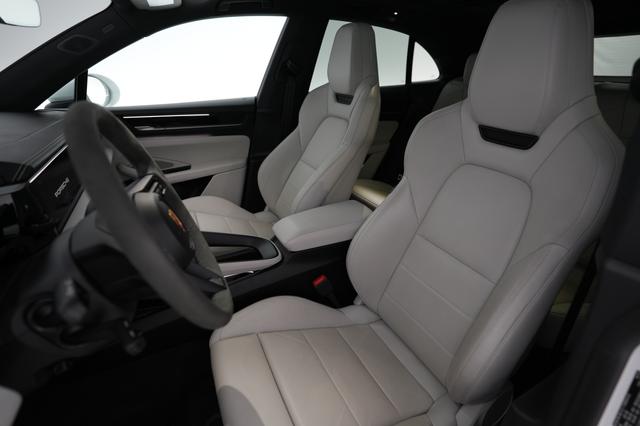 2024 Porsche Macan Electric — photo 3 of 22
