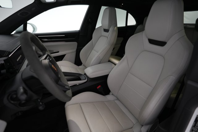 2024 Porsche Macan Electric — photo 3 of 22