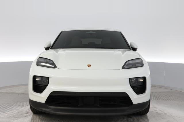 2024 Porsche Macan Electric — photo 9 of 22
