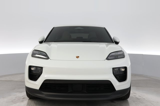 2024 Porsche Macan Electric — photo 9 of 22
