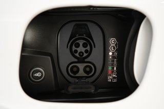 2024 Porsche Macan Electric — photo 8 of 22