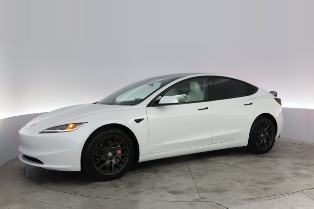 2025 Tesla Model 3 — photo 14 of 21