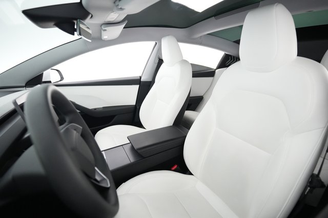 2025 Tesla Model 3 — photo 3 of 21