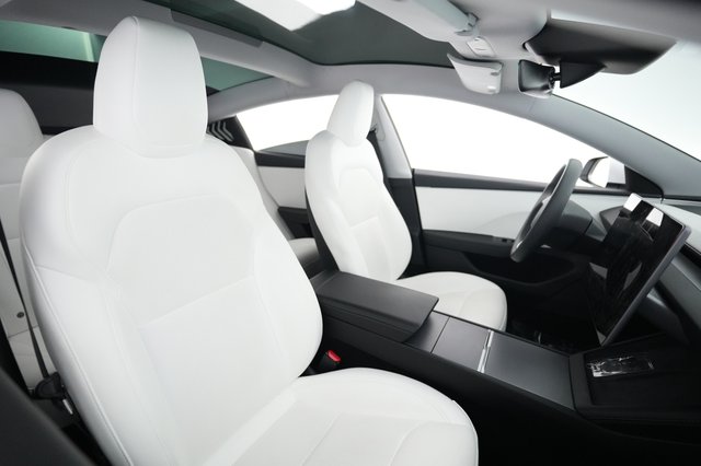 2025 Tesla Model 3 — photo 18 of 21
