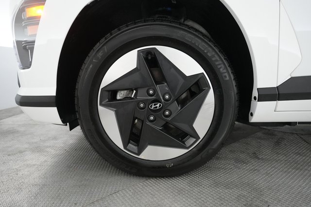 2025 Hyundai Kona Electric — photo 15 of 28
