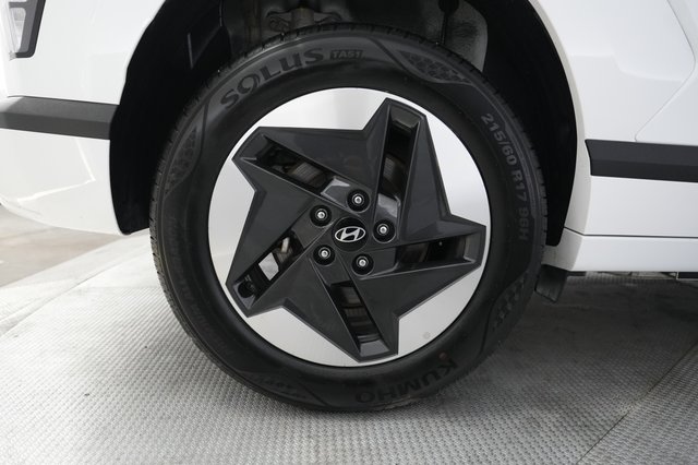2025 Hyundai Kona Electric — photo 17 of 28