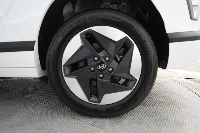 2025 Hyundai Kona Electric — photo 7 of 28