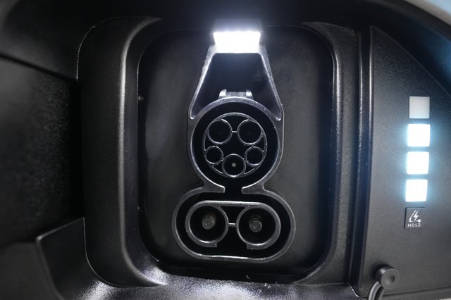 2025 Hyundai Kona Electric — photo 8 of 28