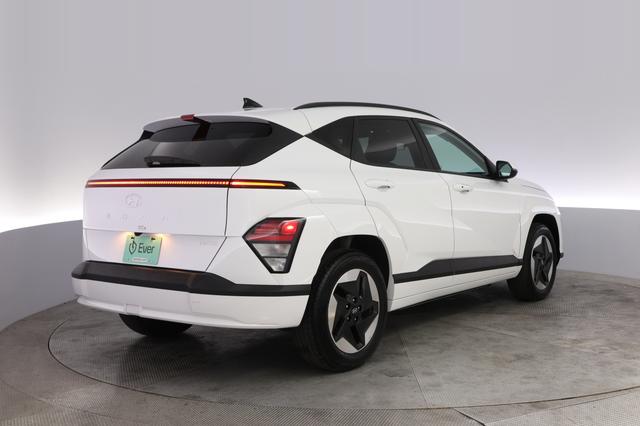2025 Hyundai Kona Electric — photo 2 of 28