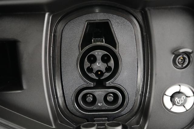 2025 Ford F-150 Lightning — photo 8 of 18