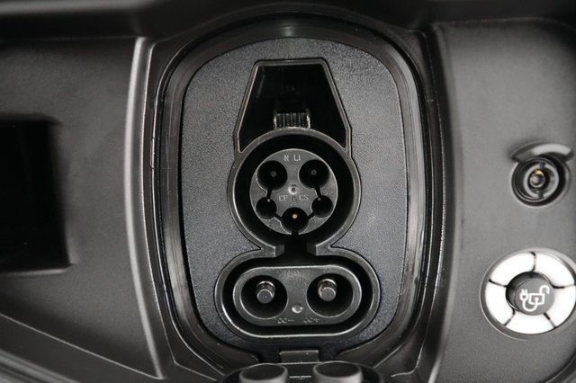 2025 Ford F-150 Lightning — photo 8 of 18