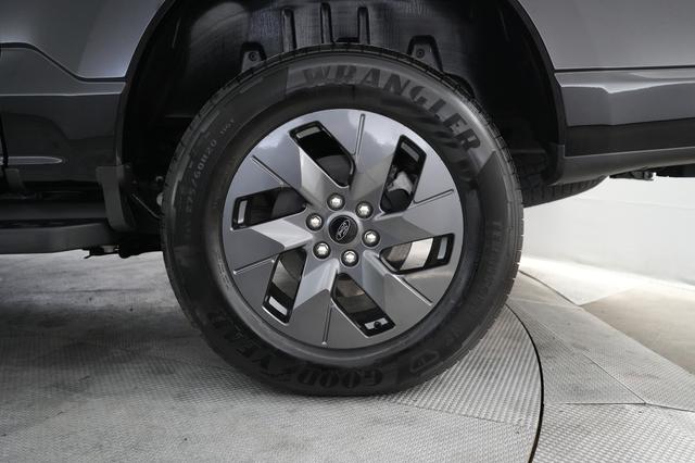 2025 Ford F-150 Lightning — photo 7 of 18