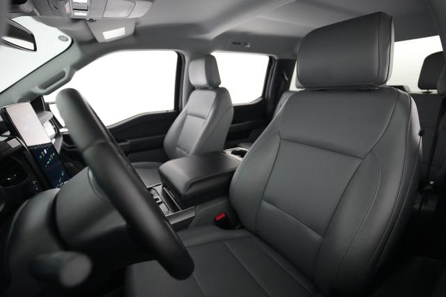 2025 Ford F-150 Lightning — photo 3 of 18