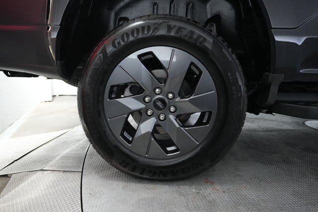 2025 Ford F-150 Lightning — photo 11 of 18