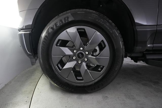 2025 Ford F-150 Lightning — photo 9 of 18
