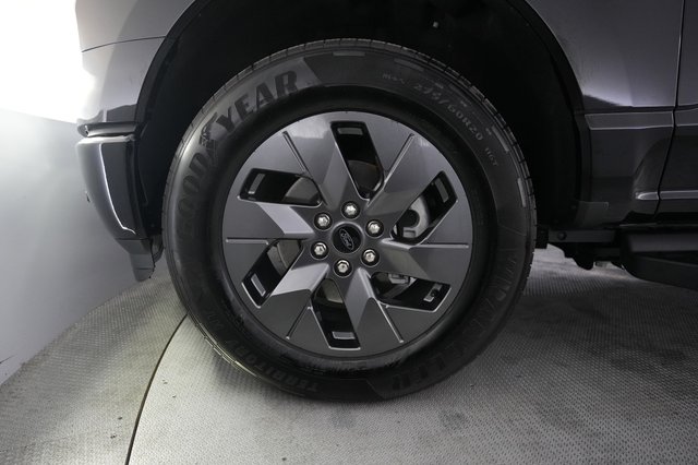 2025 Ford F-150 Lightning — photo 9 of 18