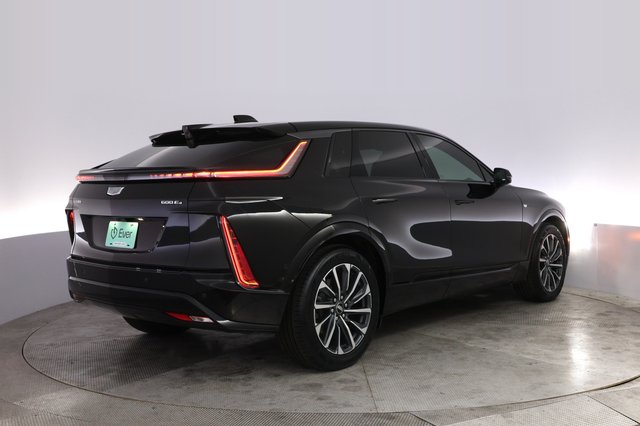2024 Cadillac Lyriq — photo 2 of 23