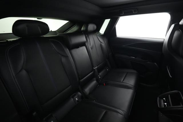 2024 Cadillac Lyriq — photo 4 of 23
