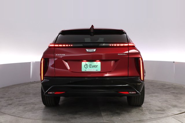 2024 Cadillac Lyriq — photo 12 of 21