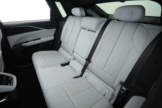 2024 Cadillac Lyriq — photo 19 of 21