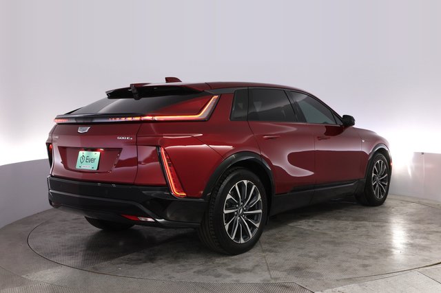 2024 Cadillac Lyriq — photo 2 of 21
