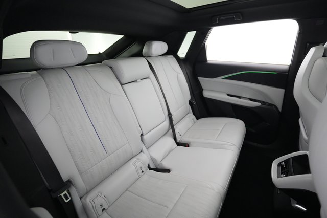 2024 Cadillac Lyriq — photo 4 of 21