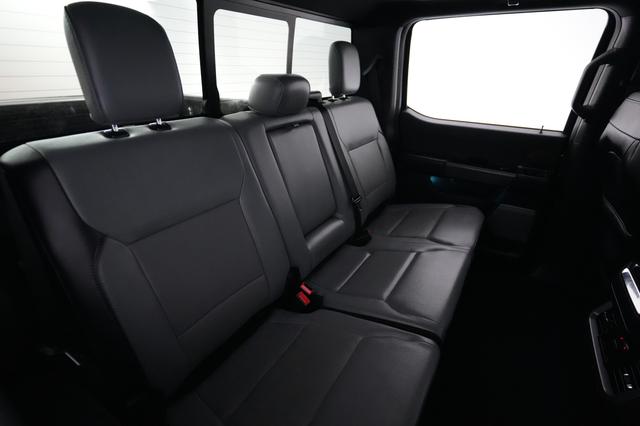 2023 Ford F-150 Lightning — photo 4 of 22