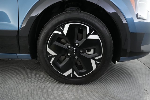 2023 Kia Niro EV — photo 16 of 23