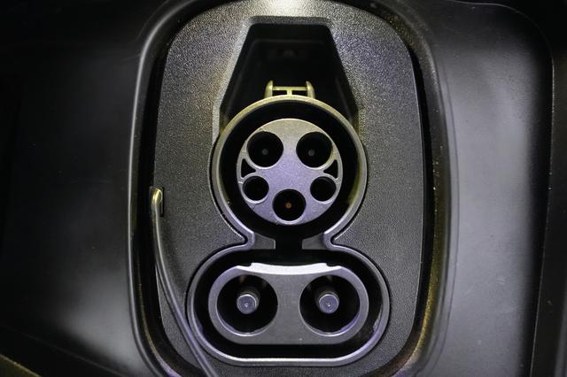 2024 Chevrolet Equinox EV — photo 8 of 23