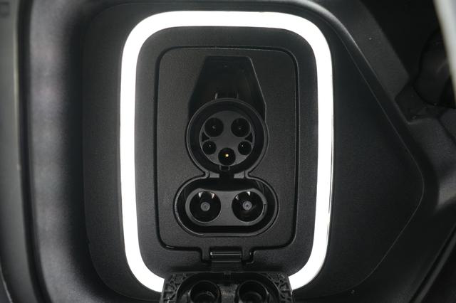 2024 Rivian R1T — photo 8 of 25
