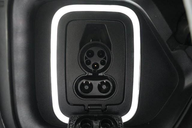 2024 Rivian R1T — photo 8 of 25